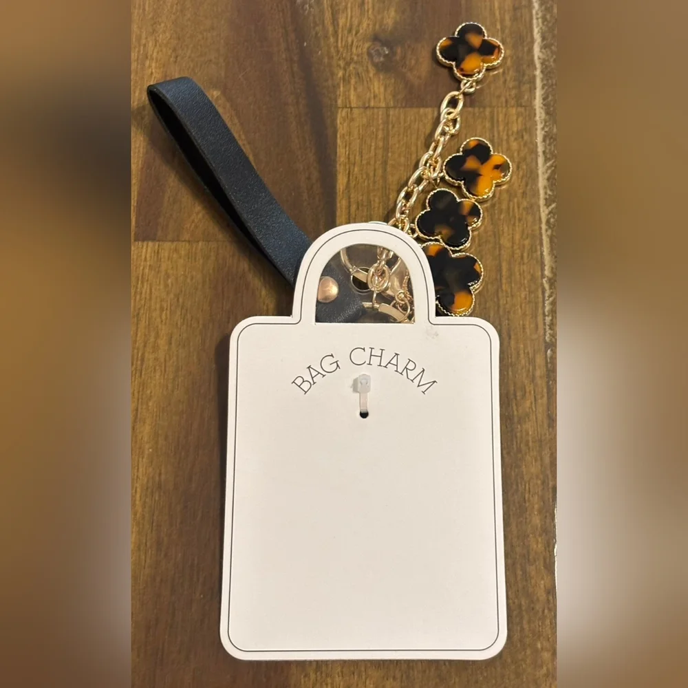 Quatrefoil Leopard Printed Keychain And Just Ximena Brushes - Picture 8 of 17